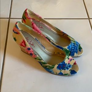 Excellent condition floral shoe